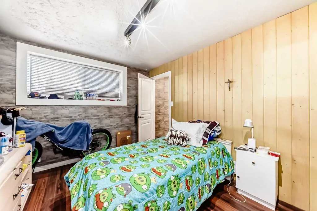 2517 36 Street SE Calgary AB T2B 0Y2