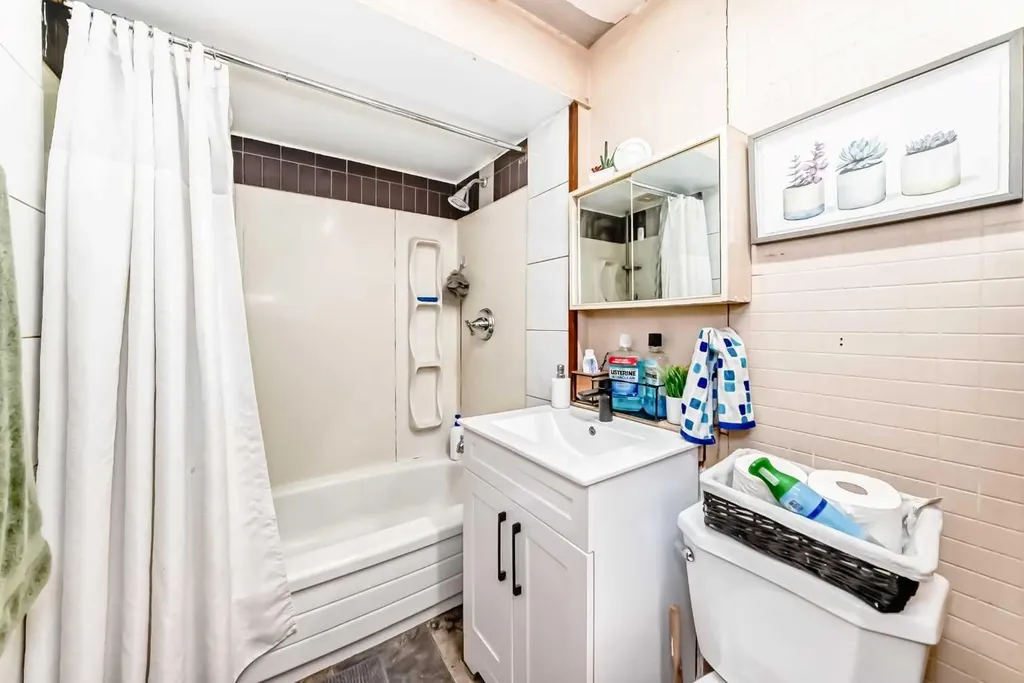 2517 36 Street SE Calgary AB T2B 0Y2