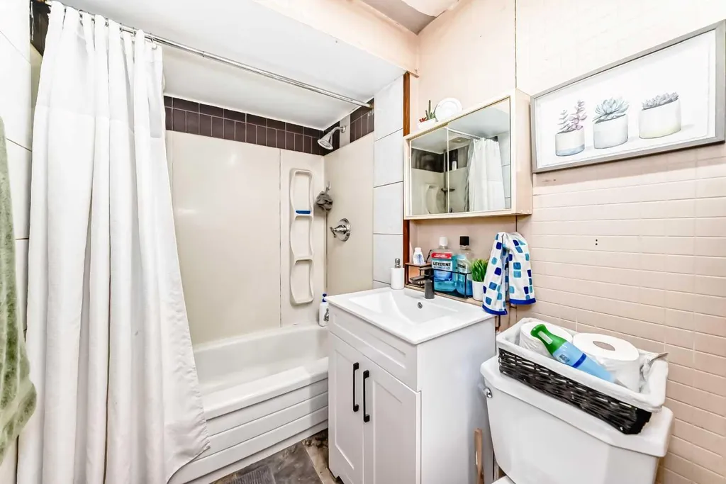 2517 36 Street SE Calgary AB T2B 0Y2