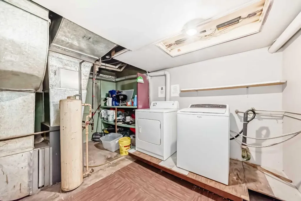 2517 36 Street SE Calgary AB T2B 0Y2