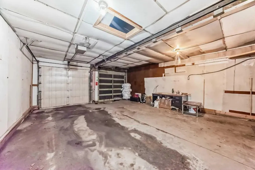 2517 36 Street SE Calgary AB T2B 0Y2