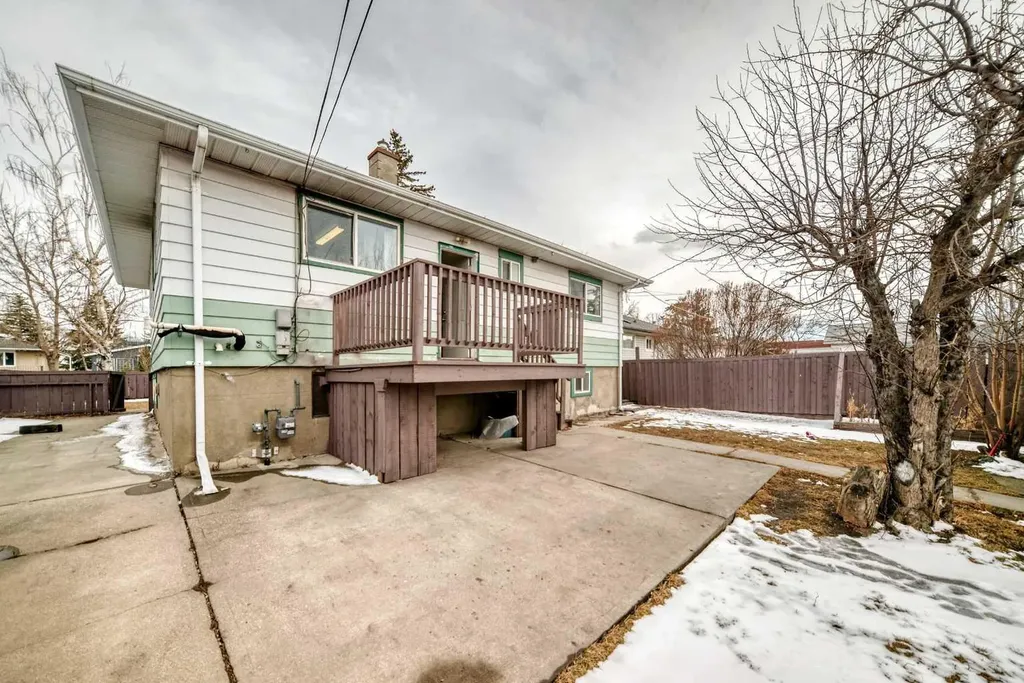 2517 36 Street SE Calgary AB T2B 0Y2