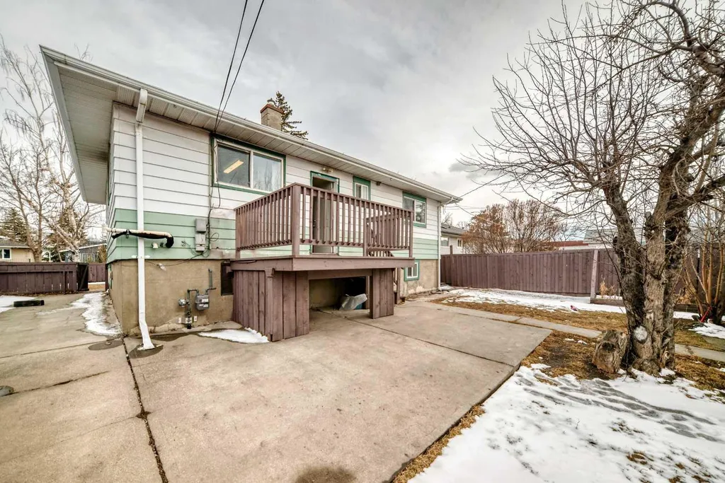 2517 36 Street SE Calgary AB T2B 0Y2