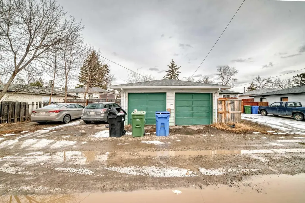 2517 36 Street SE Calgary AB T2B 0Y2