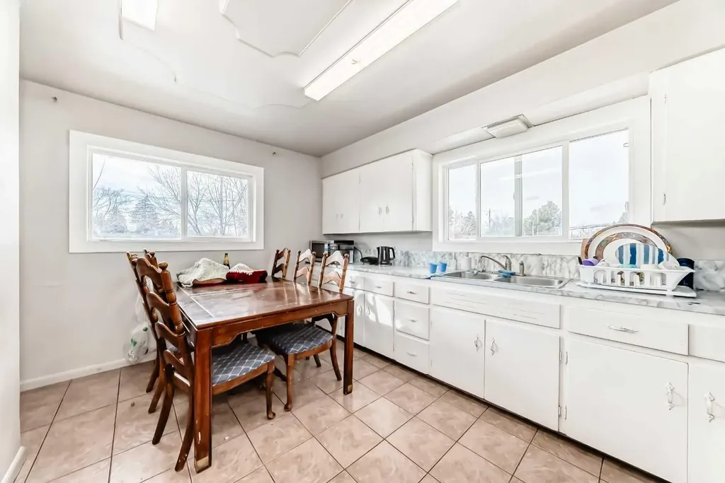 2517 36 Street SE Calgary AB T2B 0Y2