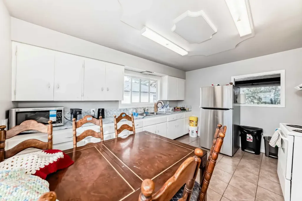 2517 36 Street SE Calgary AB T2B 0Y2