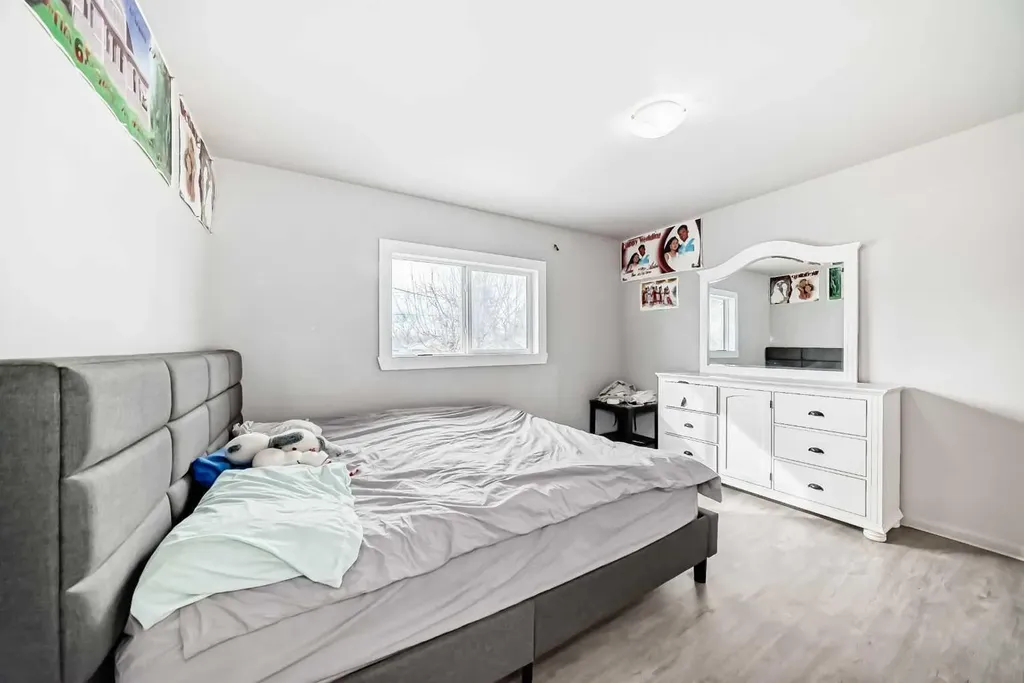 2517 36 Street SE Calgary AB T2B 0Y2