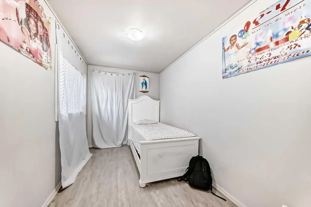 2517 36 Street SE Calgary AB T2B 0Y2