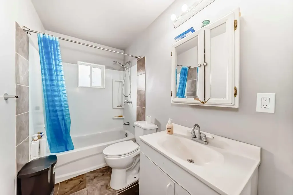 2517 36 Street SE Calgary AB T2B 0Y2
