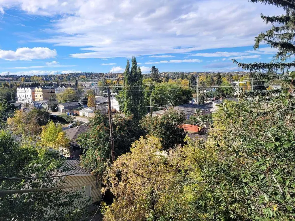 15 Glenview Drive SW Calgary AB T3E 4H4