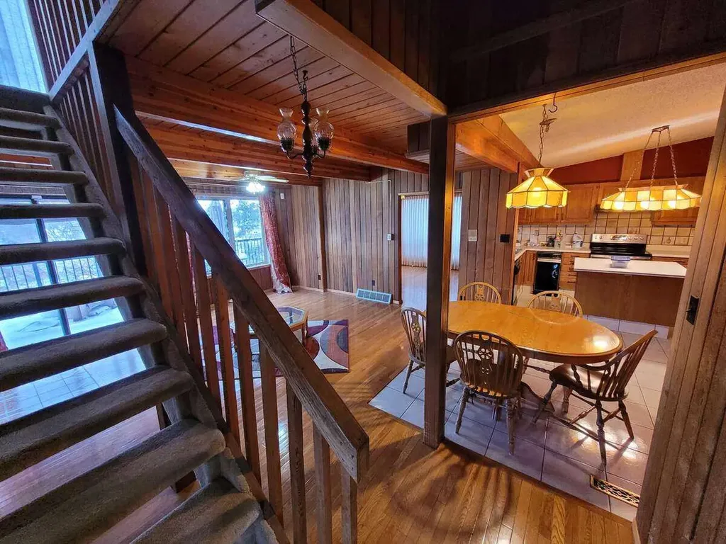 15 Glenview Drive SW Calgary AB T3E 4H4