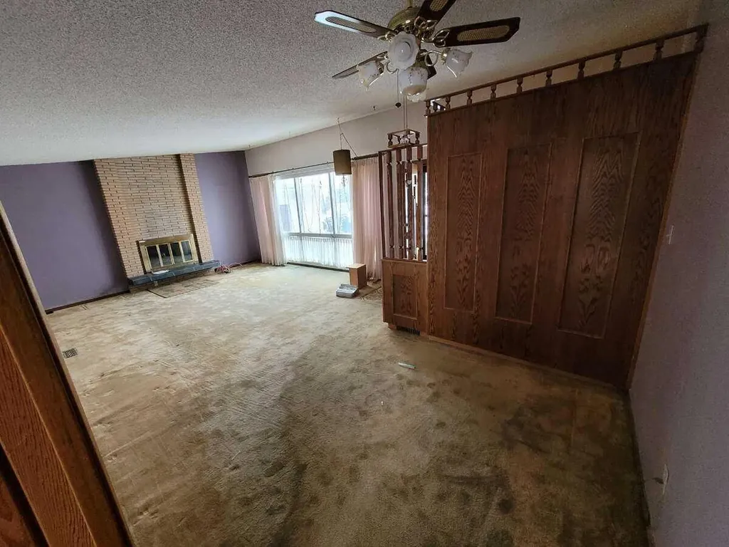 15 Glenview Drive SW Calgary AB T3E 4H4