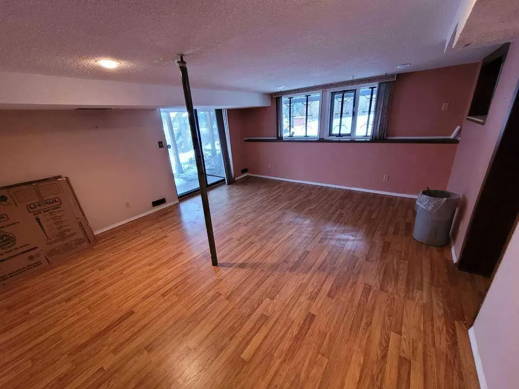 15 Glenview Drive SW Calgary AB T3E 4H4