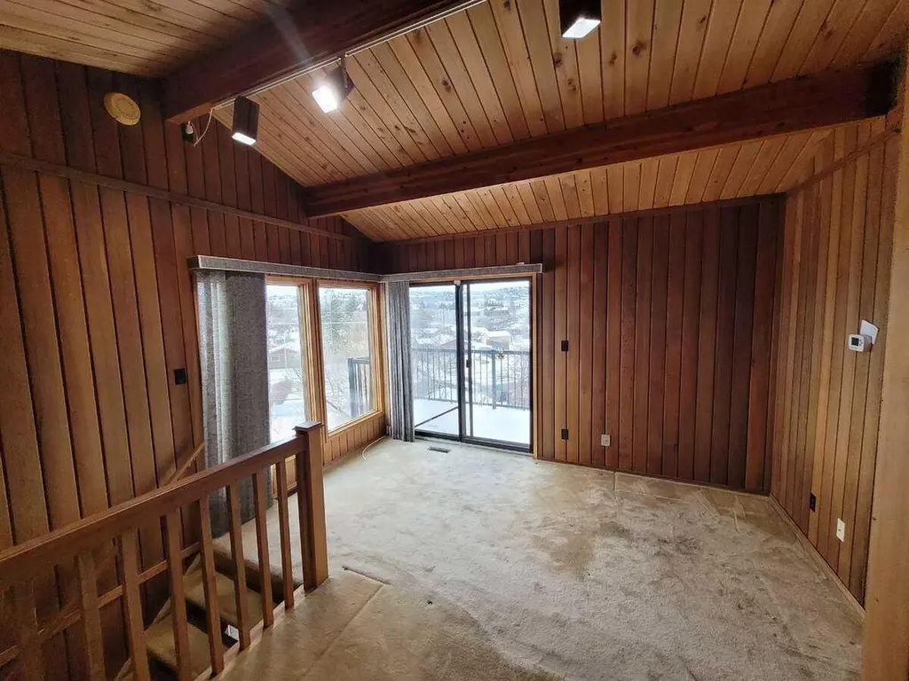 15 Glenview Drive SW Calgary AB T3E 4H4