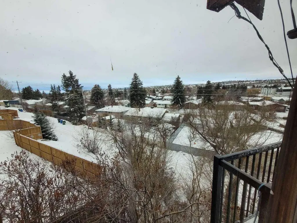 15 Glenview Drive SW Calgary AB T3E 4H4