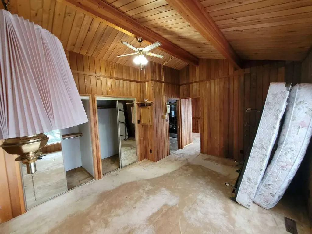 15 Glenview Drive SW Calgary AB T3E 4H4