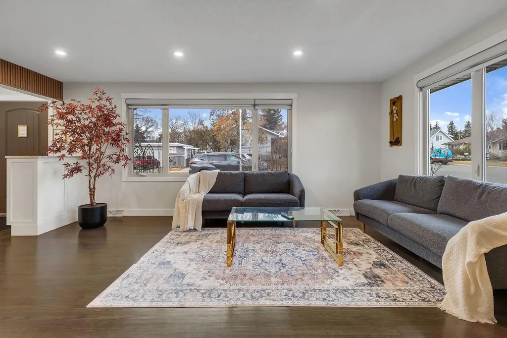 3 Cardiff Drive NW Calgary AB T2K1R4