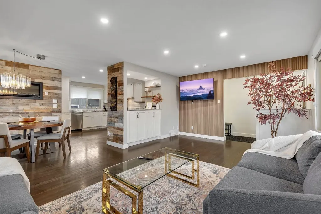 3 Cardiff Drive NW Calgary AB T2K1R4