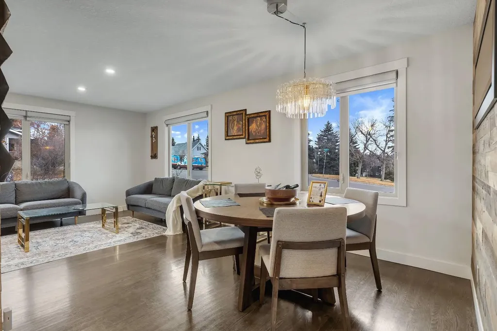 3 Cardiff Drive NW Calgary AB T2K1R4