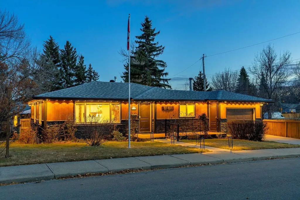 3 Cardiff Drive NW Calgary AB T2K1R4