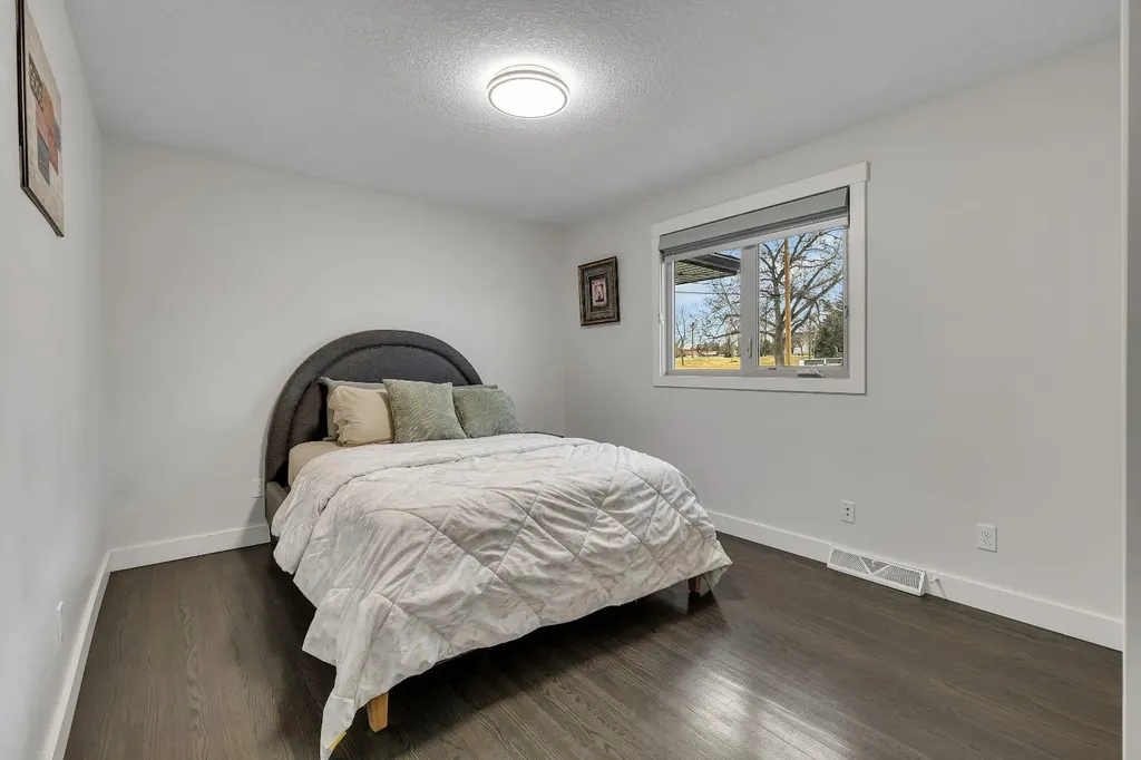 3 Cardiff Drive NW Calgary AB T2K1R4