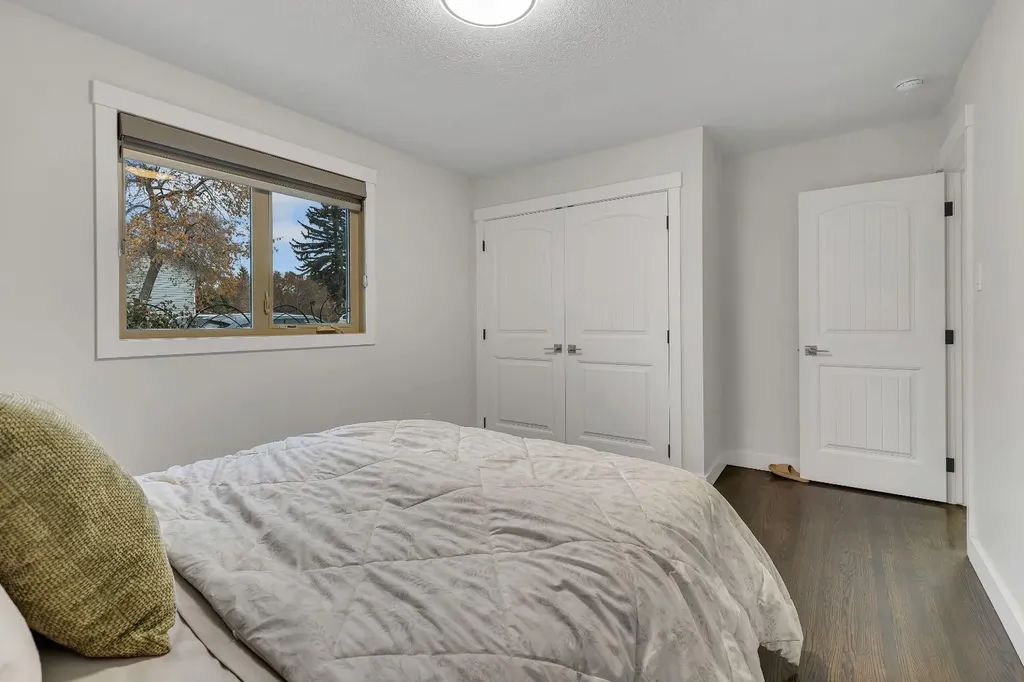 3 Cardiff Drive NW Calgary AB T2K1R4