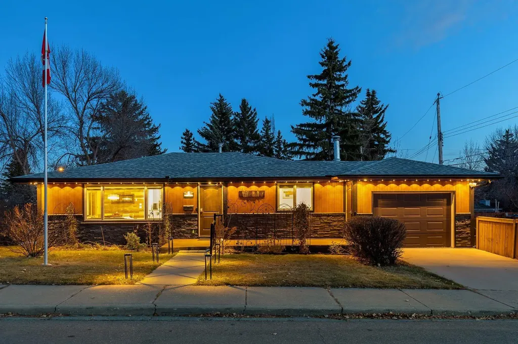 3 Cardiff Drive NW Calgary AB T2K1R4