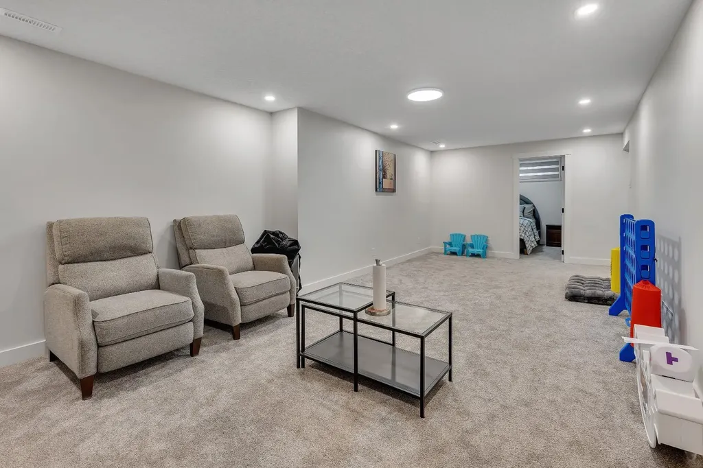 3 Cardiff Drive NW Calgary AB T2K1R4