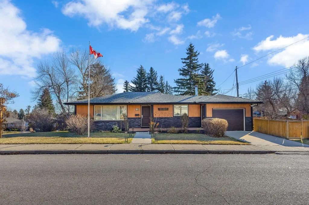 3 Cardiff Drive NW Calgary AB T2K1R4