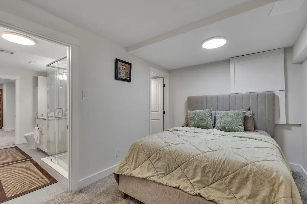 3 Cardiff Drive NW Calgary AB T2K1R4