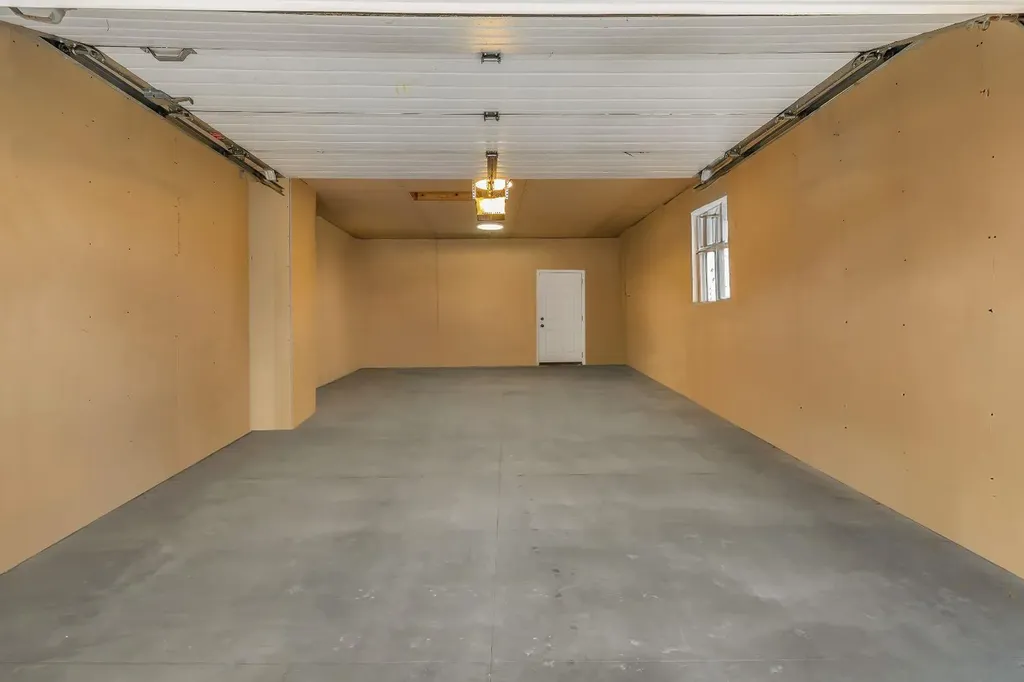 3 Cardiff Drive NW Calgary AB T2K1R4