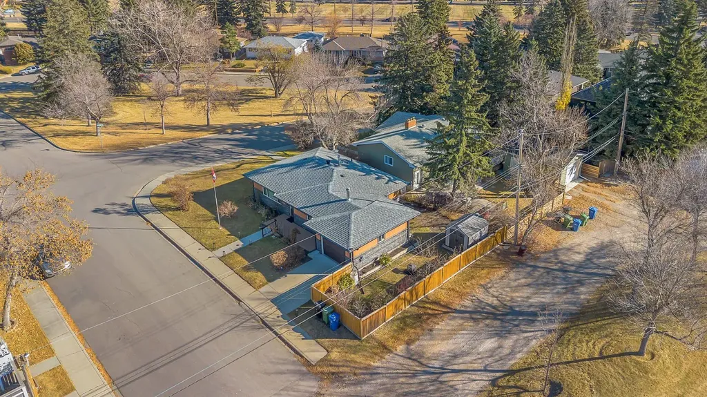 3 Cardiff Drive NW Calgary AB T2K1R4