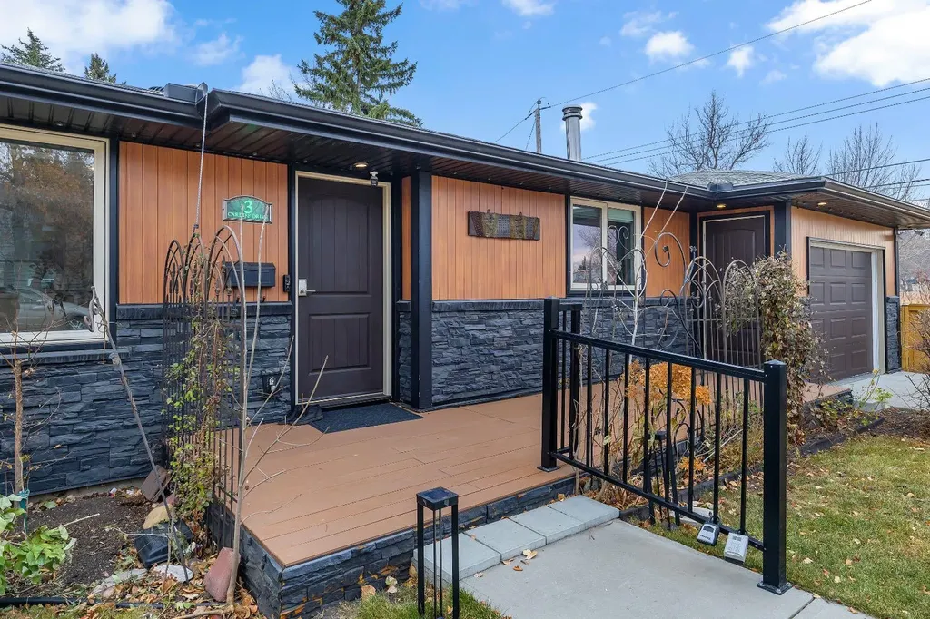 3 Cardiff Drive NW Calgary AB T2K1R4