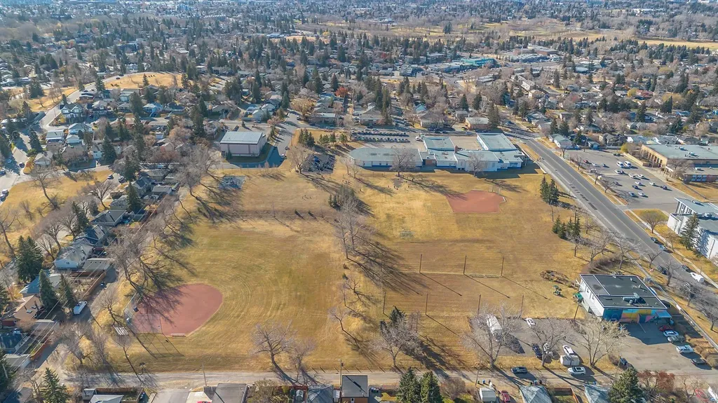 3 Cardiff Drive NW Calgary AB T2K1R4