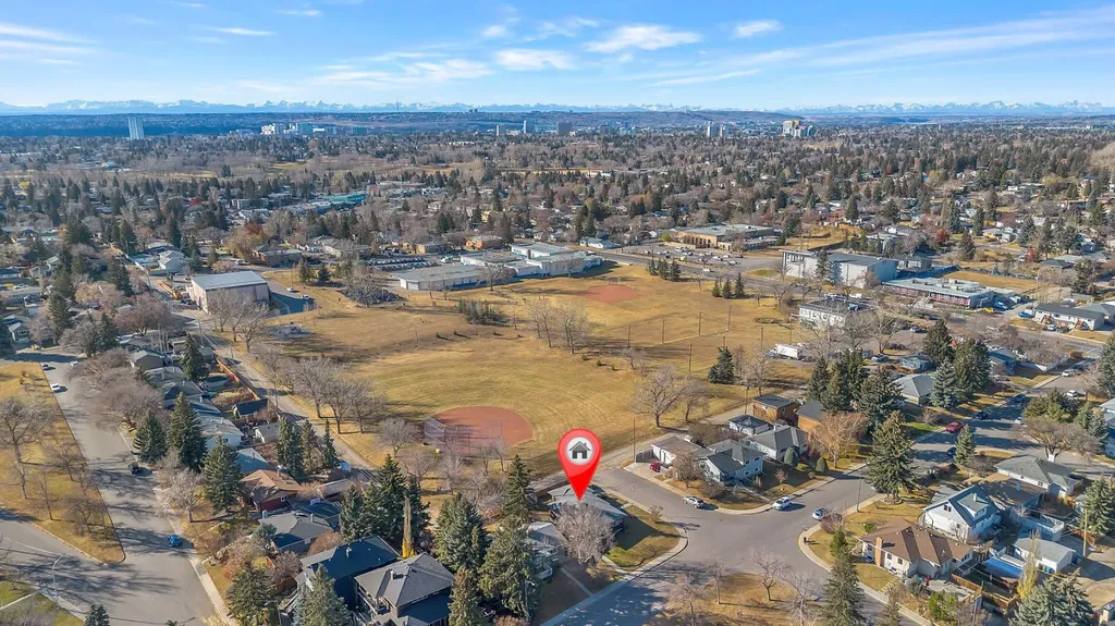 3 Cardiff Drive NW Calgary AB T2K1R4