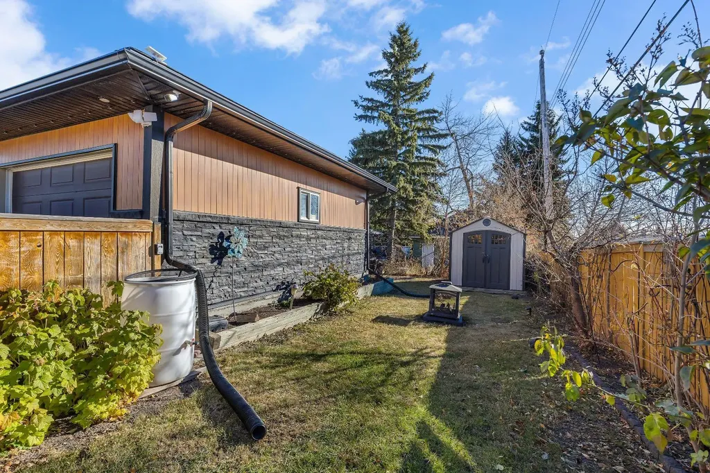 3 Cardiff Drive NW Calgary AB T2K1R4
