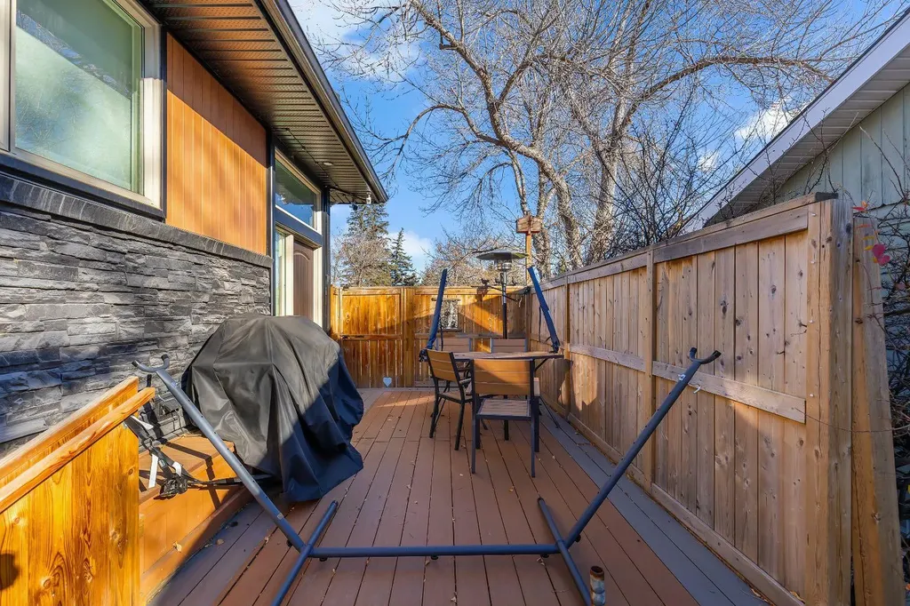 3 Cardiff Drive NW Calgary AB T2K1R4