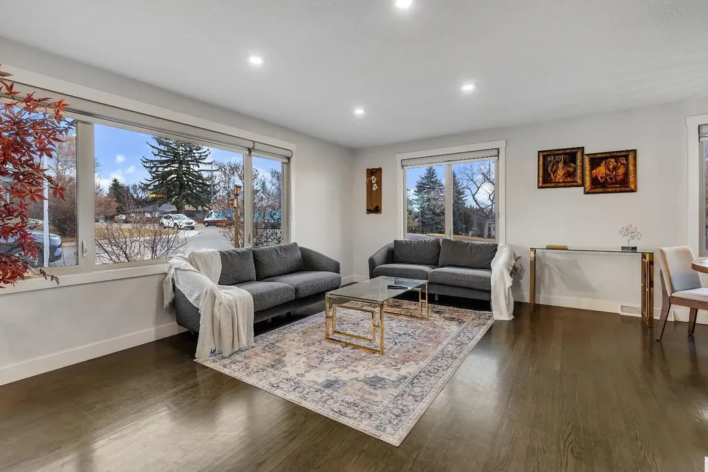 3 Cardiff Drive NW Calgary AB T2K1R4