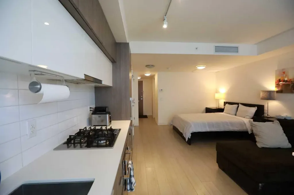 51 Waterfront Mews SW Calgary AB T2P0X3