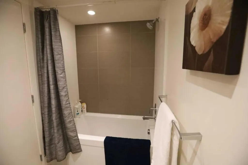51 Waterfront Mews SW Calgary AB T2P0X3