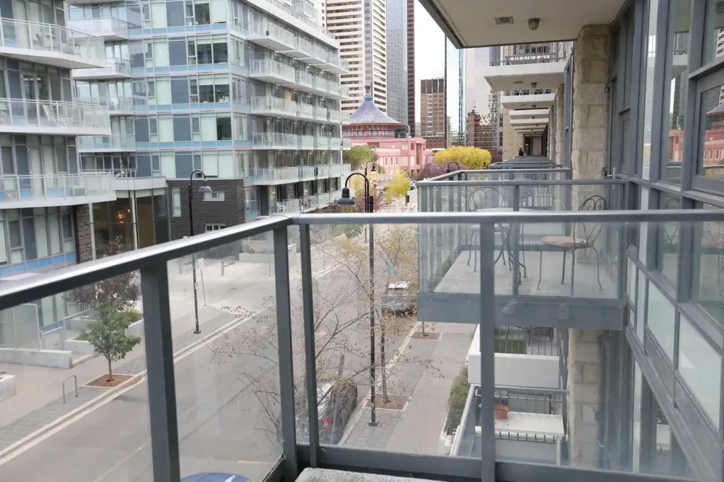 51 Waterfront Mews SW Calgary AB T2P0X3