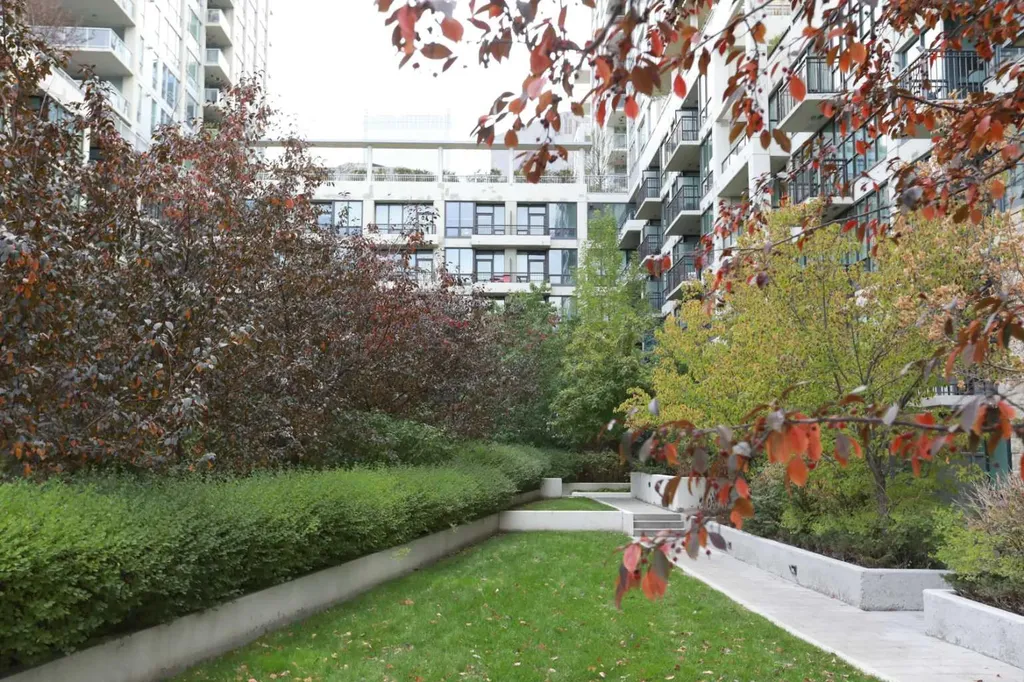 51 Waterfront Mews SW Calgary AB T2P0X3