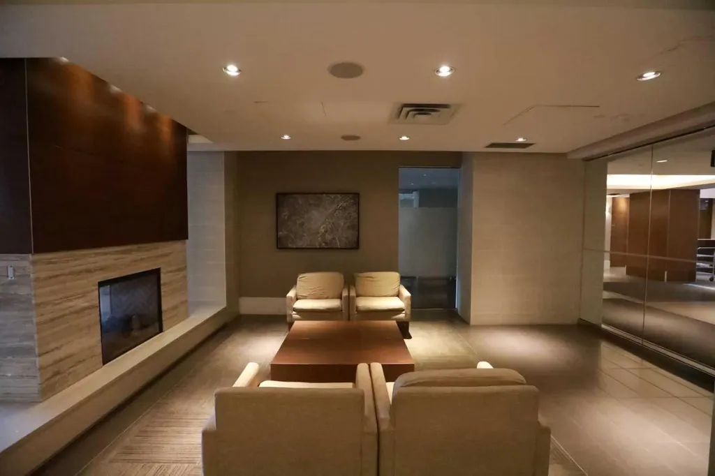 51 Waterfront Mews SW Calgary AB T2P0X3