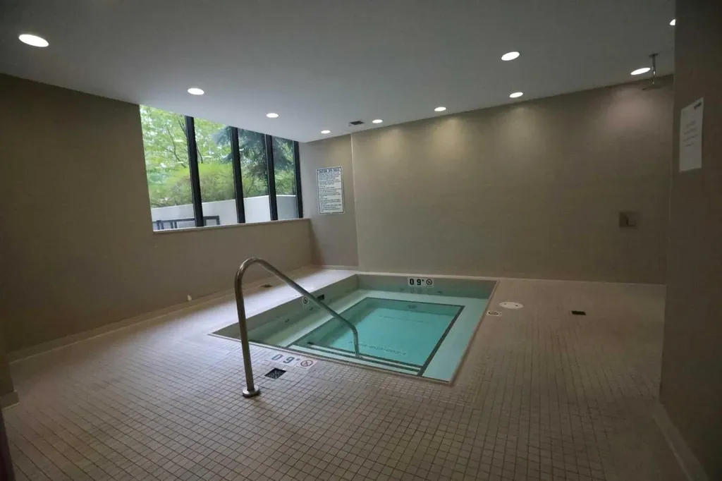 51 Waterfront Mews SW Calgary AB T2P0X3