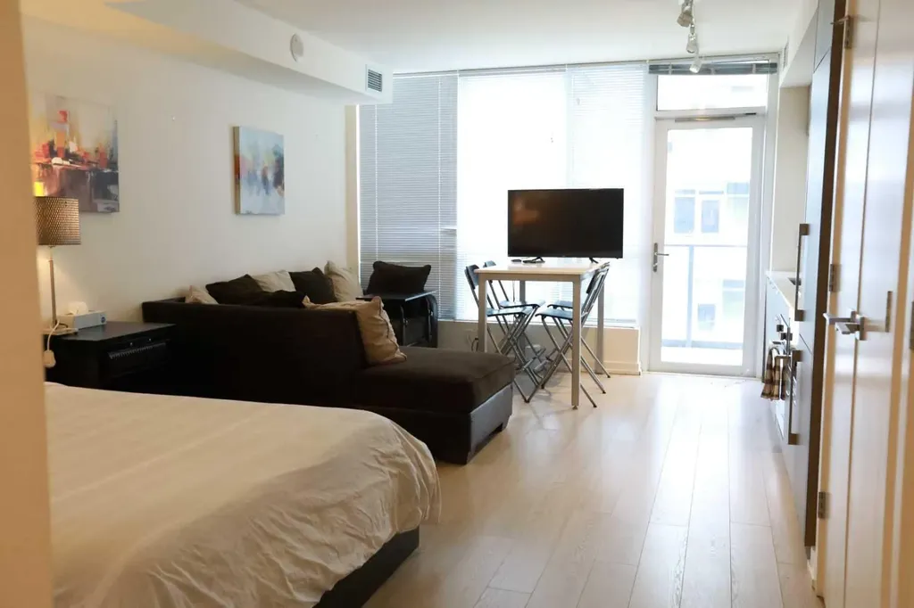 51 Waterfront Mews SW Calgary AB T2P0X3