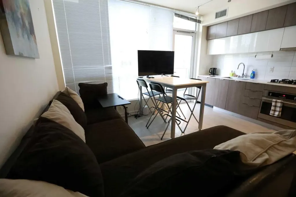 51 Waterfront Mews SW Calgary AB T2P0X3