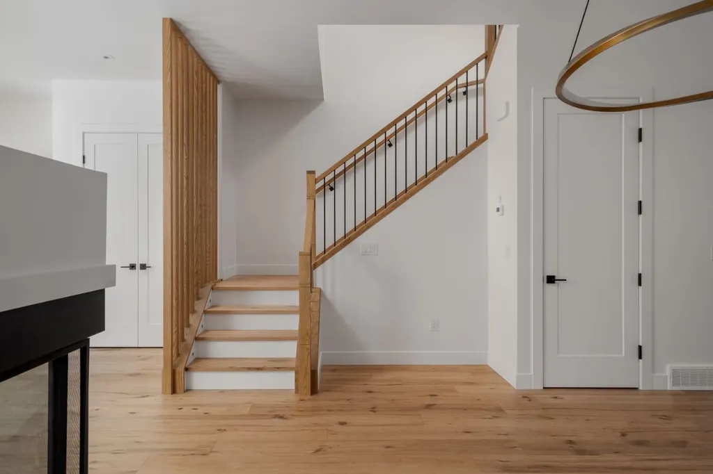 2229 36 Street SW Calgary AB T3E 2Z3