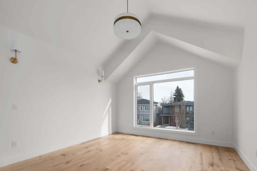 2229 36 Street SW Calgary AB T3E 2Z3