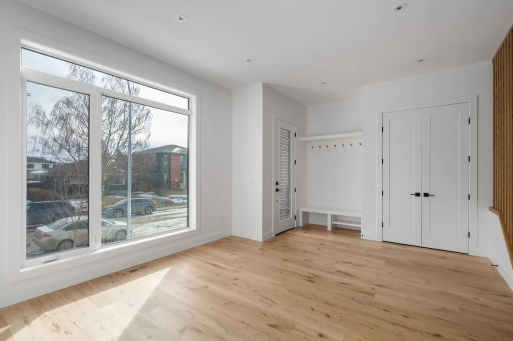 2229 36 Street SW Calgary AB T3E 2Z3