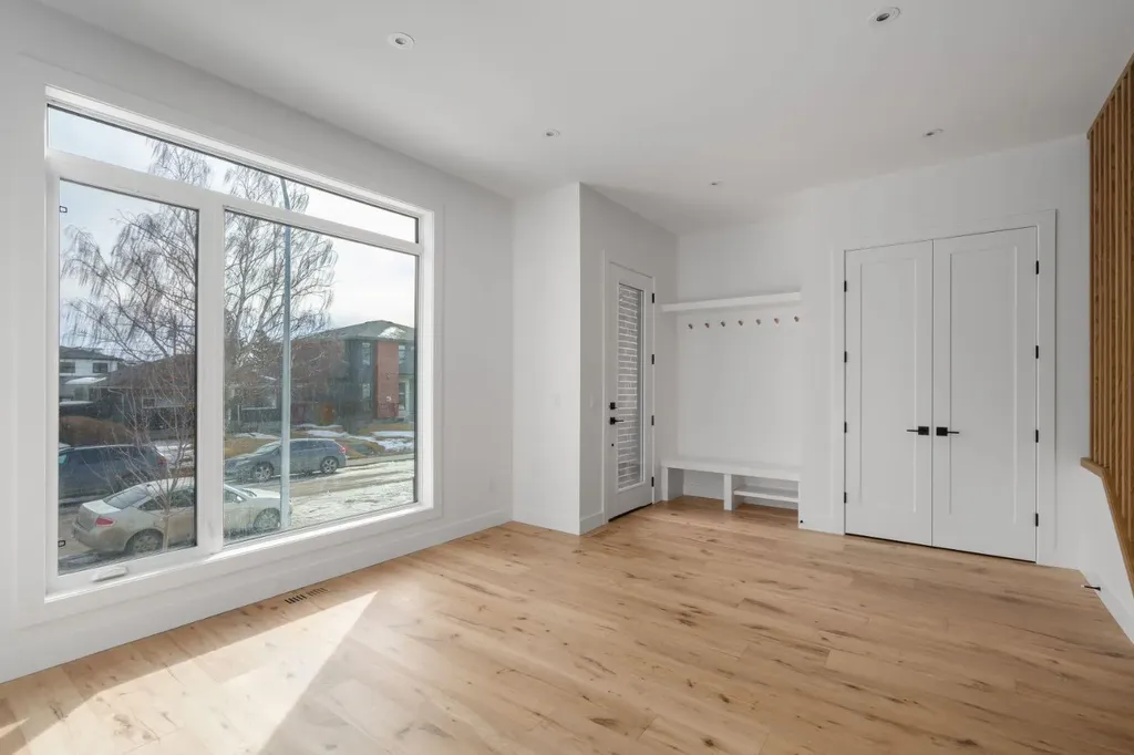 2229 36 Street SW Calgary AB T3E 2Z3
